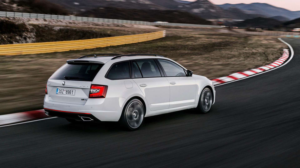 Posílená Octavia RS v provedení kombi.